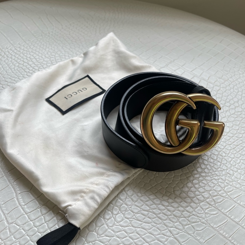 GUCCI
Leather belt